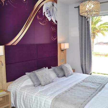 Apart-hotel Et Les Flots Bleus