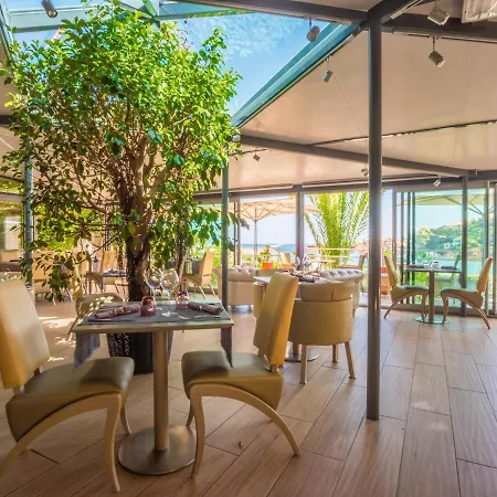 Et Les Flots Bleus Apart-hotel Saint-Raphaël