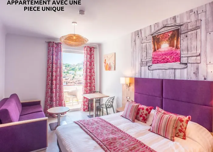 Et Les Flots Bleus 4*