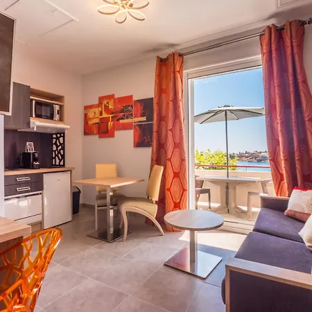 Et Les Flots Bleus Apart-hotel 4*