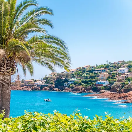 Et Les Flots Bleus Aparthotel