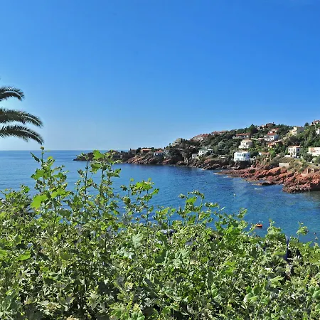 Et Les Flots Bleus Apart Otel 4*