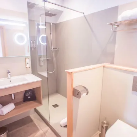 Et Les Flots Bleus Aparthotel Saint-Raphael (Var)