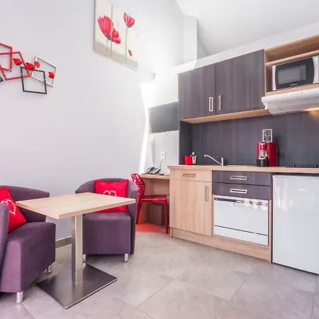 Et Les Flots Bleus Aparthotel Saint-Raphael (Var)