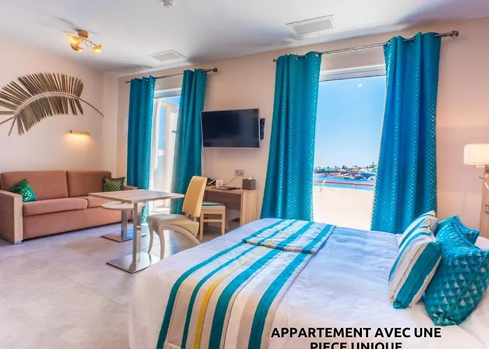 Et Les Flots Bleus 4*