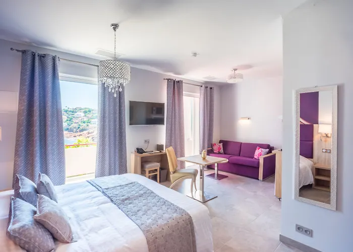 Et Les Flots Bleus 4*