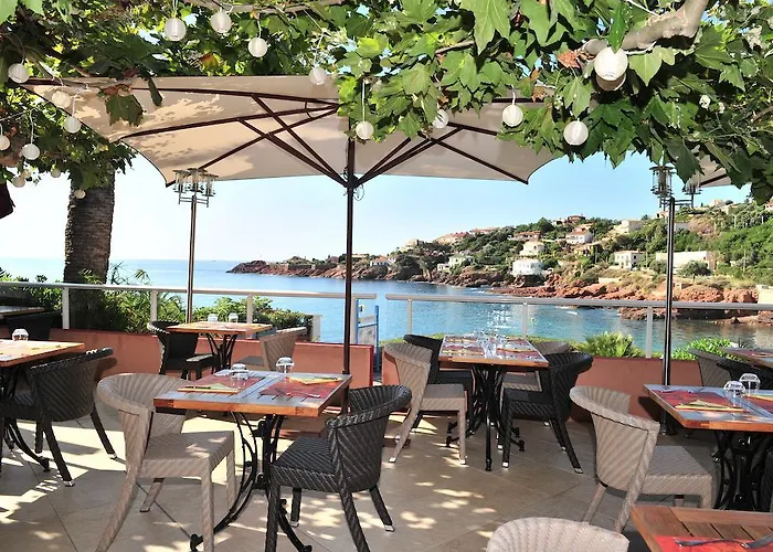 Apartahotel Et Les Flots Bleus