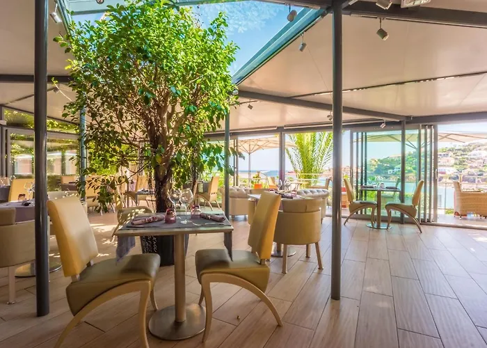 Et Les Flots Bleus מלון דירות Saint-Raphaël